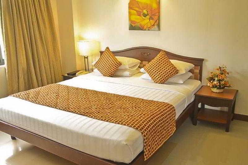 Golf View Hotels & Suites Nedumbassery Εξωτερικό φωτογραφία