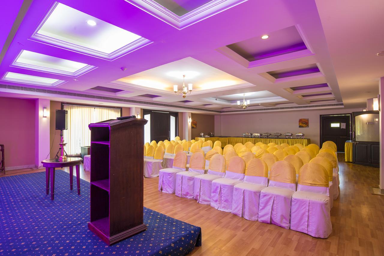 Golf View Hotels & Suites Nedumbassery Εξωτερικό φωτογραφία