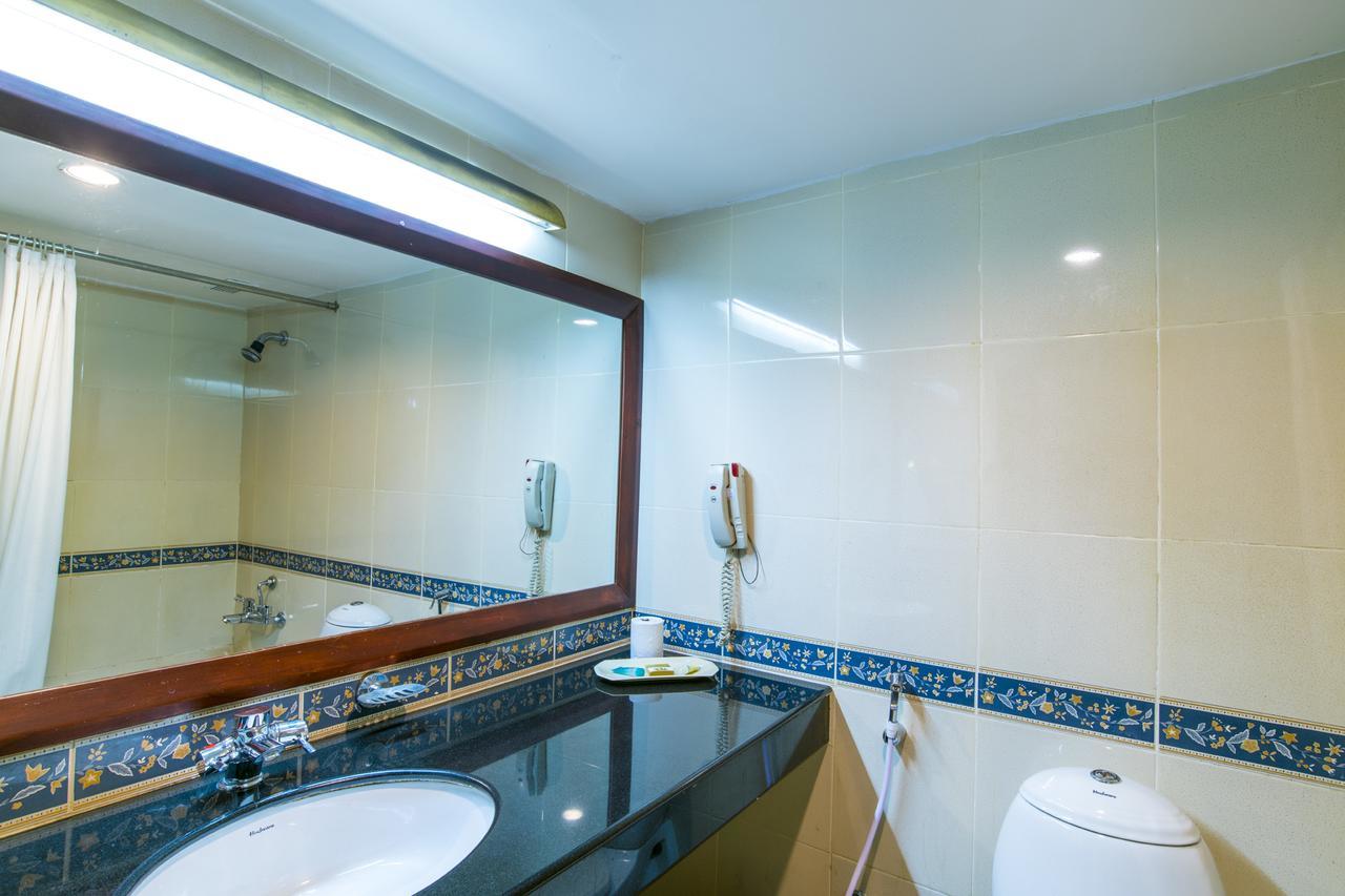 Golf View Hotels & Suites Nedumbassery Εξωτερικό φωτογραφία